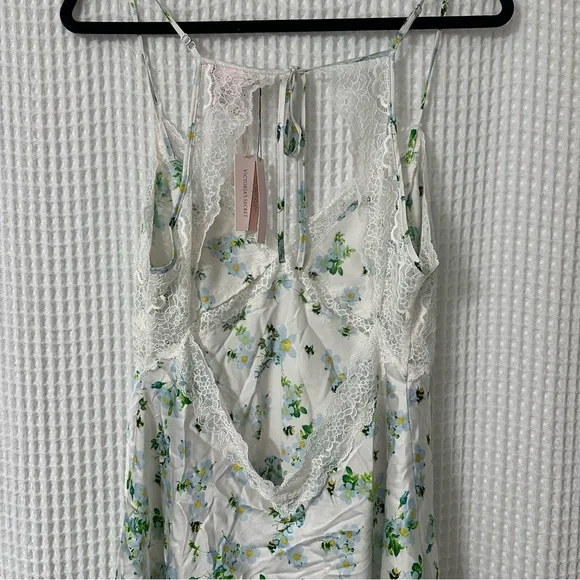 Victorias Secret slip dress - Picture 3 of 8